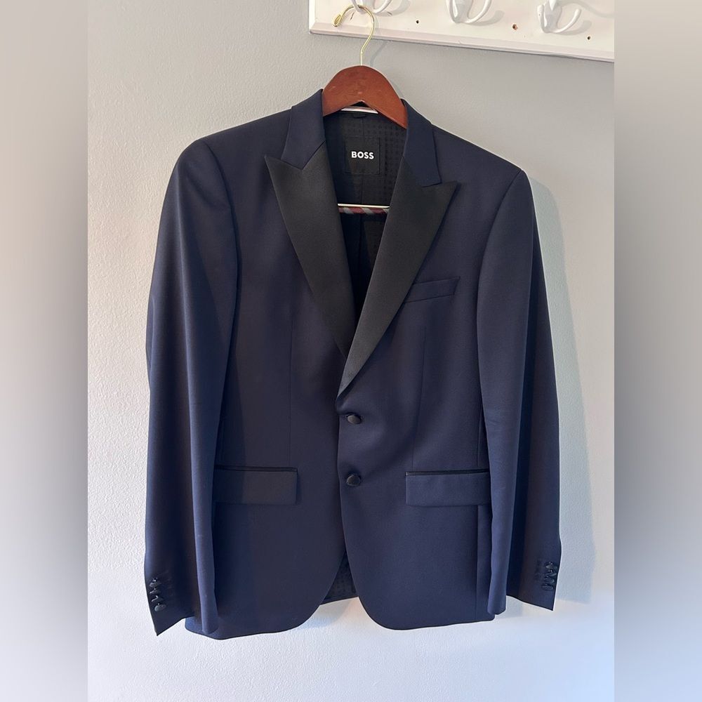 NEW HUGO BOSS SLIM-FIT TUXEDO JACKET AND PANTS IN WOOL SERGE SIZE 38R DARK BLUE - Picture 4 of 14